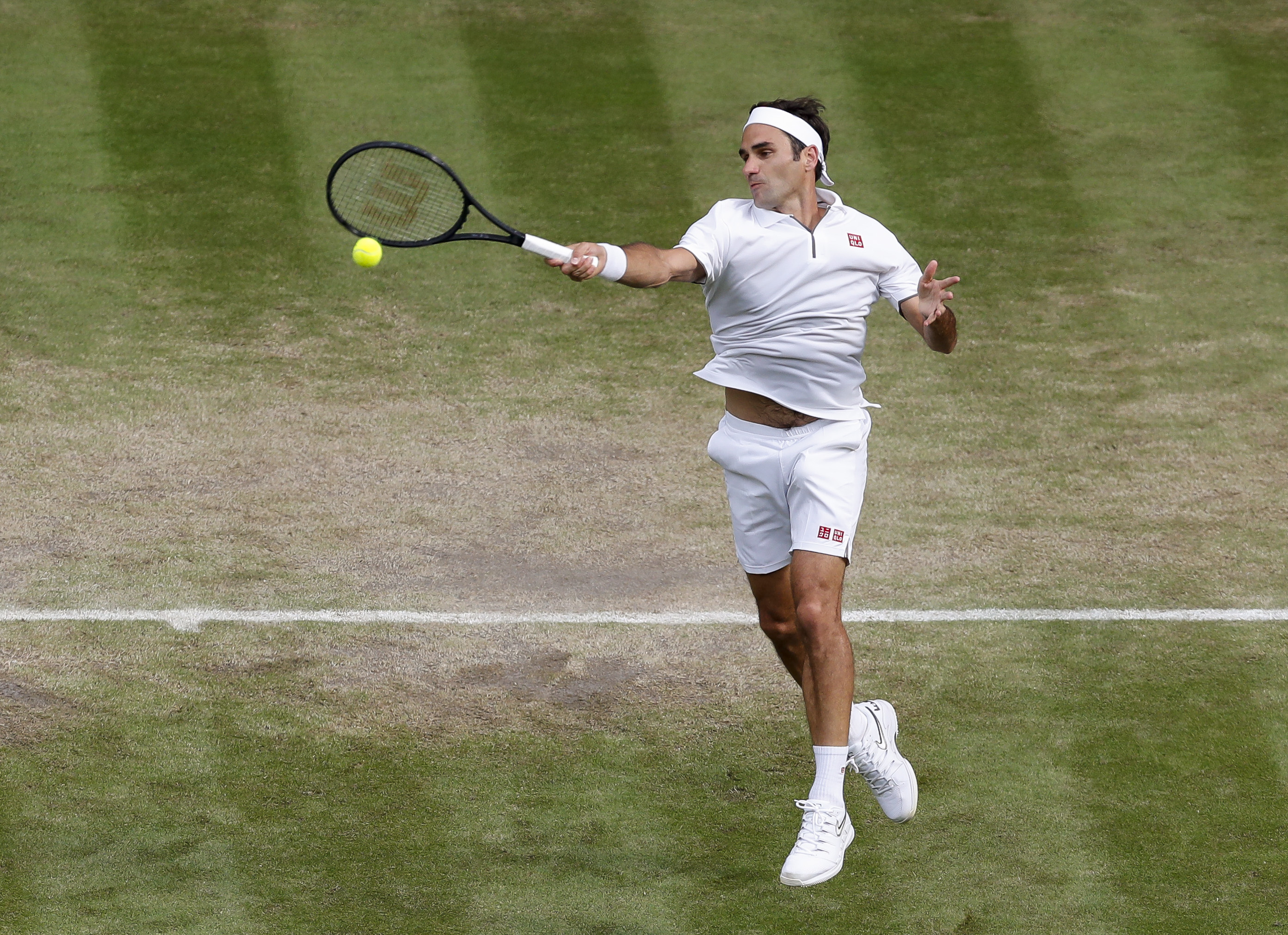 费德勒在皇家马德里比赛中爆冷，战术调整引发热议！